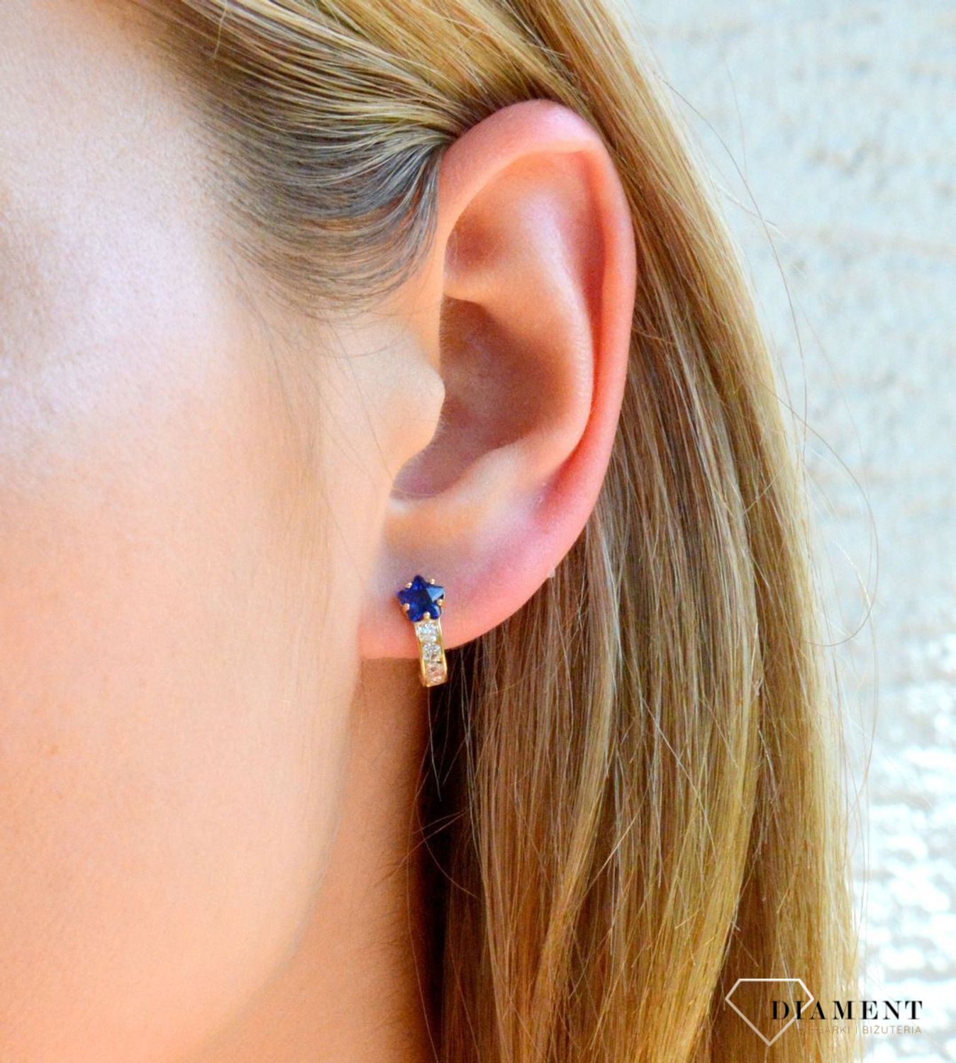 Złote kolczyki dla dziewczynki 585 ozdobione granatową cyrkonią Gwiazdki KL 500.jpg